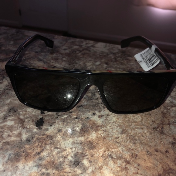 brand new burberry sun glasses main image 4